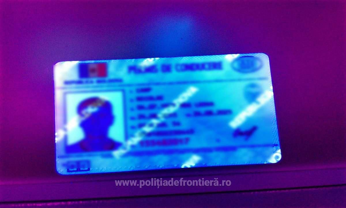 Молдаванин купил поддельные права за 700 евро через друга. Фото: politiadefrontiera.ro.