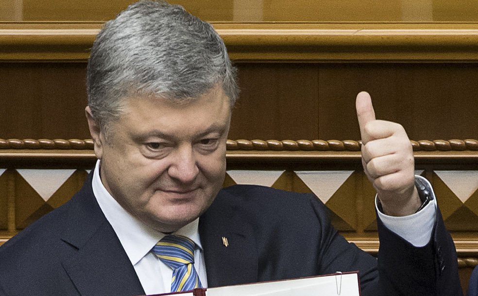 Порошенко назвал себя русскоязычным человеком и выразил готовность написать диктант или сочинение, чтобы это подтвердить.