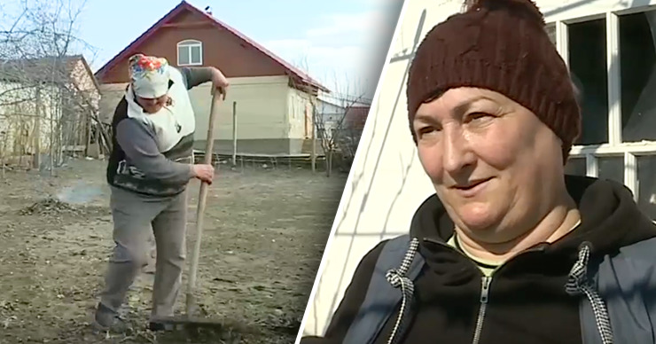 8 Марта в селах: мужчины отмечают в баре, женщины - в огороде.