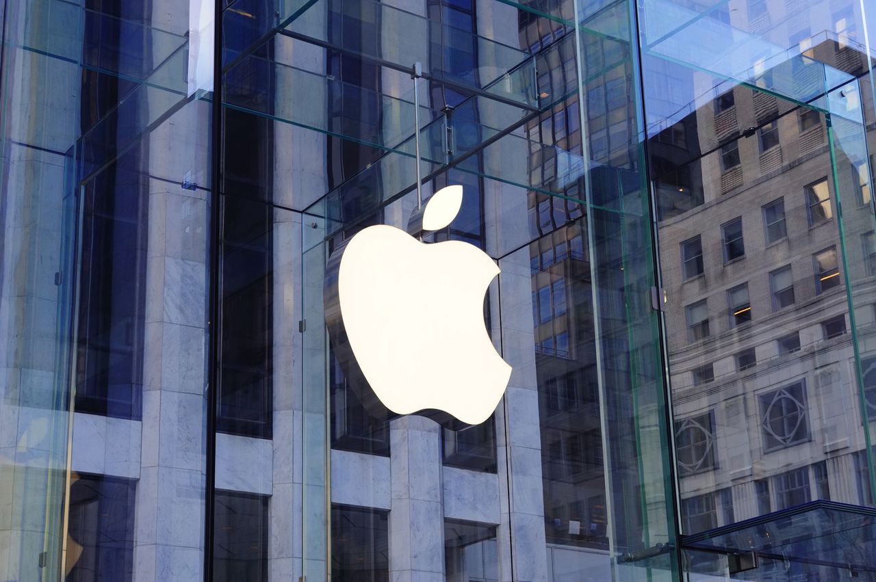 Paradise Papers au dezvăluit faptul că Apple îşi ţine aproape toţi banii într-un paradis fiscal. 