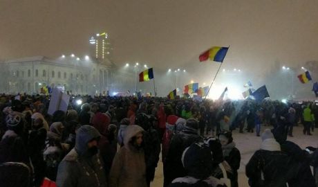 Oamenii vor asigurări că Guvernul nu va repeta momentul OUG 13. Foto: digi24.ro