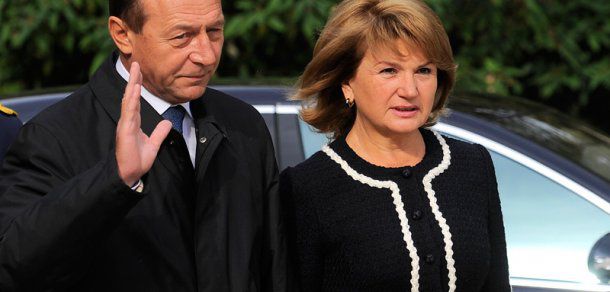 Fostul președinte al României, Traian Băsescu și soția sa Maria au primit cetățenia Republicii Moldova.  Foto: nasul.tv