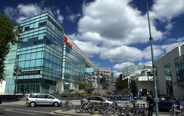 В Лондоне в торговом центре Westfield неизвестные напали на мужчину с ножом.