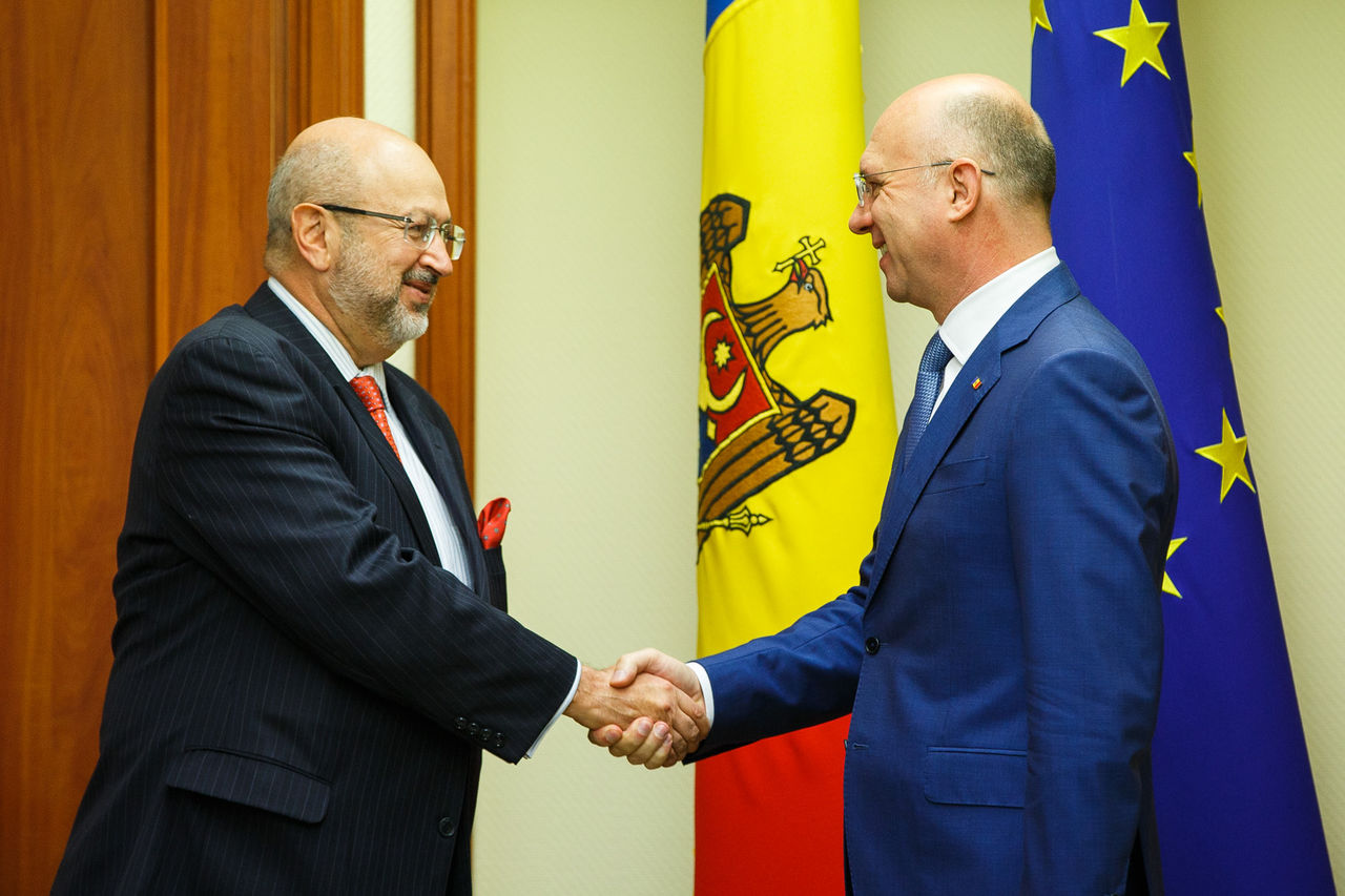 Premierul Pavel Filip a discutat cu Înaltul Comisar OSCE pentru Minorităţi Naţionale.