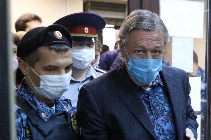 Ефремов рассказал об отношениях с сокамерниками в СИЗО.