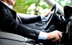 Există șoferi care merg zilnic și ore în șir la volanul automobilului, dar sunt și șoferi care circulă mai rar.