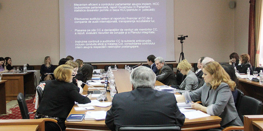 Curtea de Conturi nu ar trebui să fie influenţată de domeniul politic, de partide sau politicieni. Foto: zdg.md