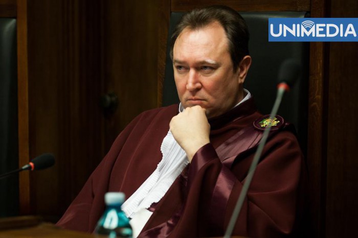 Președintele Curții Constituționale, Alexandru Tănase, a calificat acțiunea drept o „lipsă totală de respect față de lege, față de Constituție și față de Curtea Constituțională”, transmite UNIMEDIA.