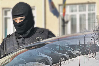 Pe locul nouă se poziţionează un alt ofiţer superior de investigaţii, Ghenadie Brînza.