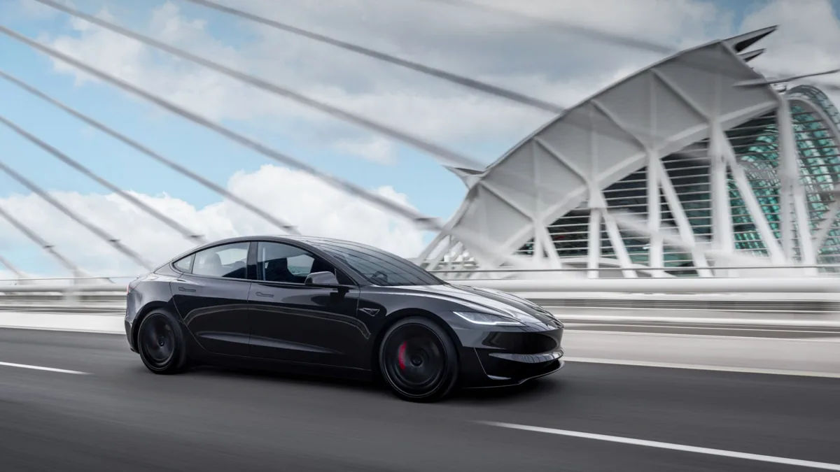Роботакси Tesla получит название Cybercab.