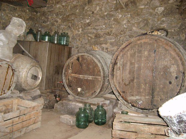 Dacă vor fi găsiţi vinovaţi, tinerii, în vârstă de 18 şi 19 ani, riscă până la 20 ani de închisoare sau detenţie pe viaţă.