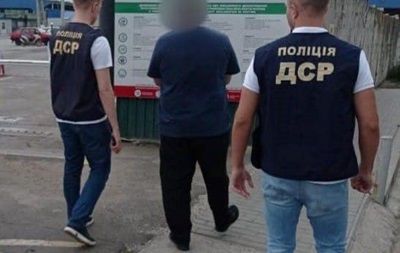Из Украины в Молдову выдворили "криминального авторитета" .