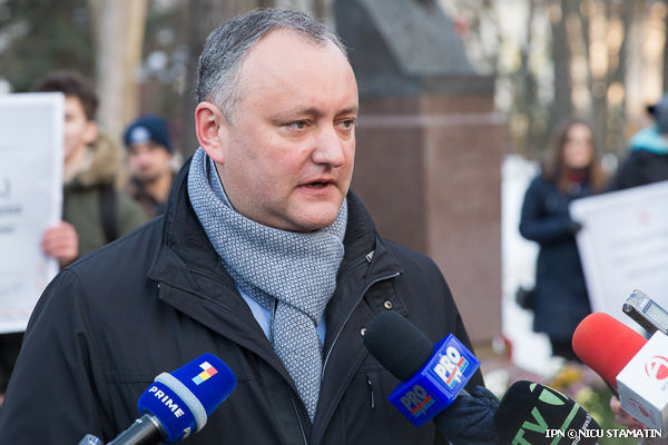 Политик сказал, что протестующие должны продолжить давление на власть.