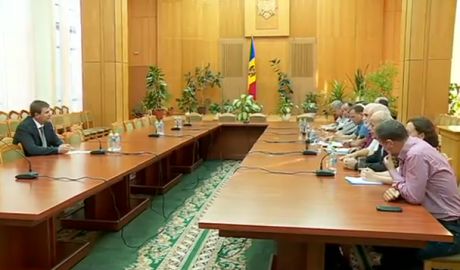 Лидеры АЕИ не явились на встречу