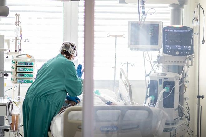 В Сингапуре от коронавируса излечилась 102-летняя женщина.