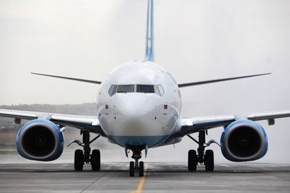 Российский самолет совершил жесткую посадку в Армении.