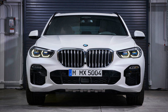 BMW представила X5 нового поколения.