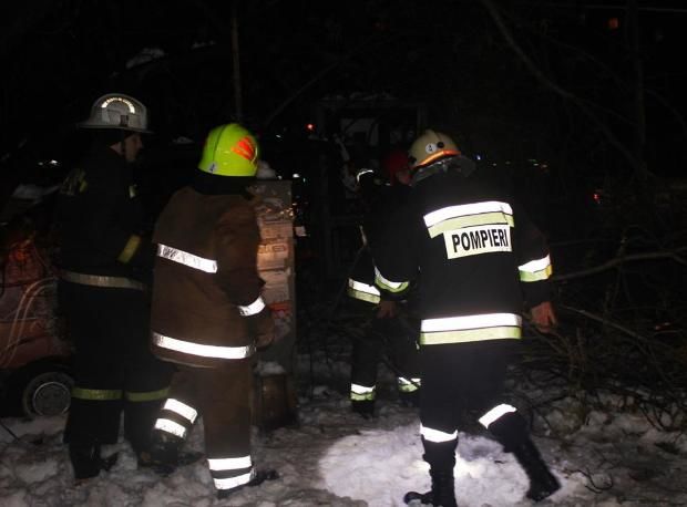 Peste 1000 de oameni, printre care și copii, scoși din nămeți