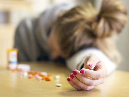 Еще одна девушка – подросток пыталась покончить с собой.