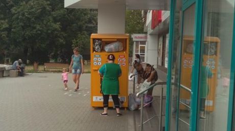 Fură bunuri din „Banca de haine” pentru ajutorarea nevoiașilor. Foto: facebook.com/gfriptuleac