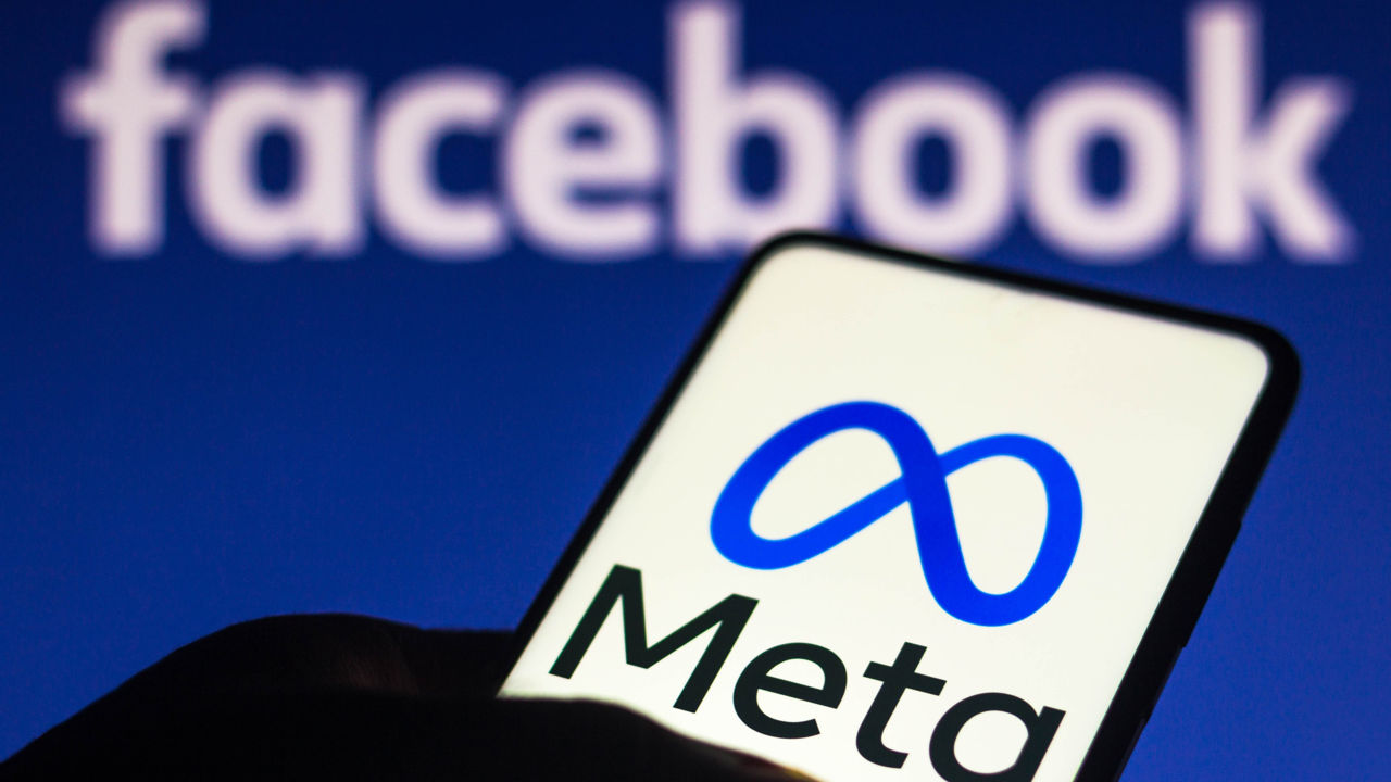 Facebook обновляет видеоплеер, делая его более похожим на TikTok.