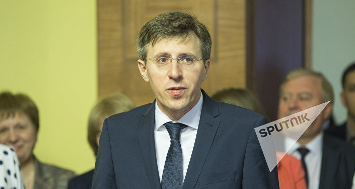 Мэр, посещая очистные сооружения, умудрился заявить, что они не являются источником неприятного запаха.