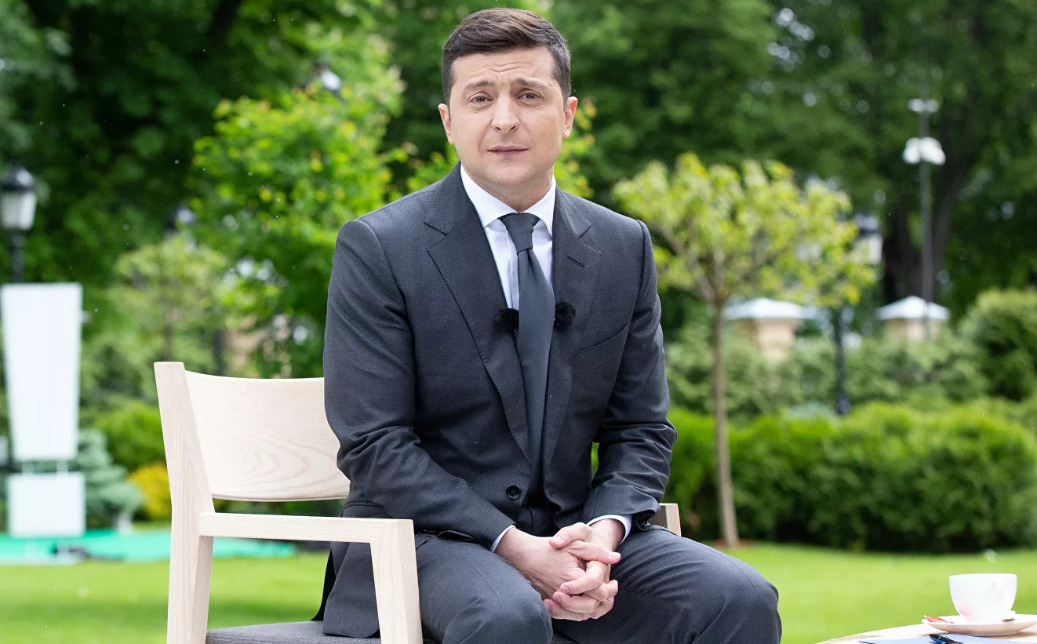 Зеленский назвал вопрос о языках на Украине искусственным.