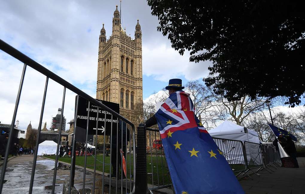 Британский парламент поддержал предложение правительства об отсрочке Brexit.