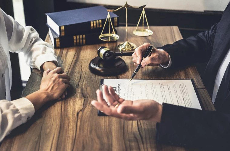Поправка в закон устранит неправомерные требования по юридической помощи.