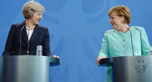 Premierul britanic Theresa May a afirmat că nu este corect ca guvernele să le spună femeilor cum să se îmbrace. 