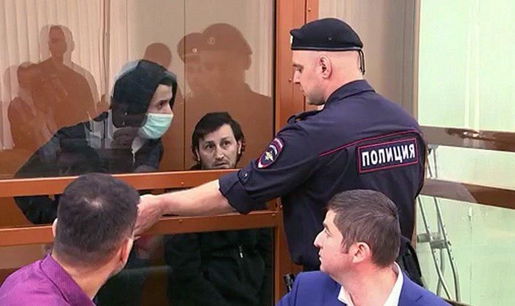 Самое строгое наказание - 18 лет колонии строго режима - судья назначил гражданину РМ Виктору Федоровичу.