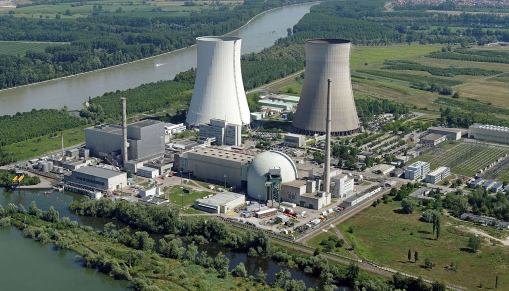 Германия планирует отложить закрытие последних трех АЭС в стране.