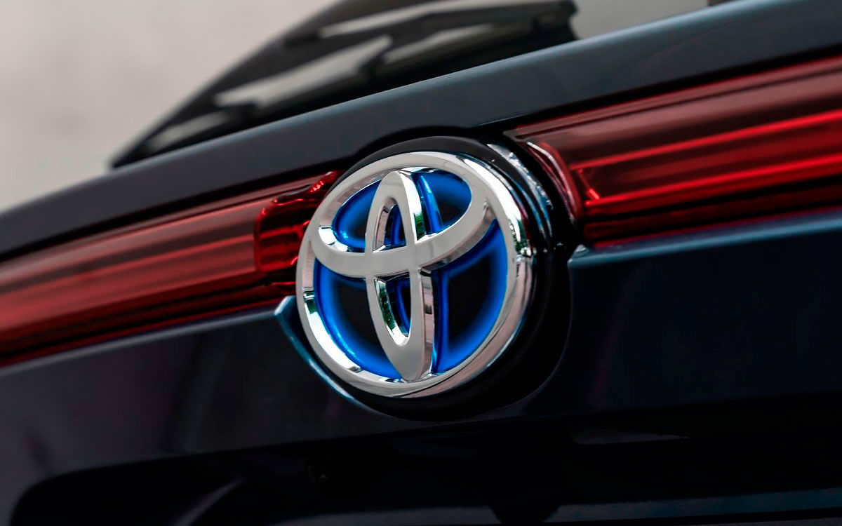 Toyota va crește numărul de mașini electrice până la 15 în următorii doi ani.
