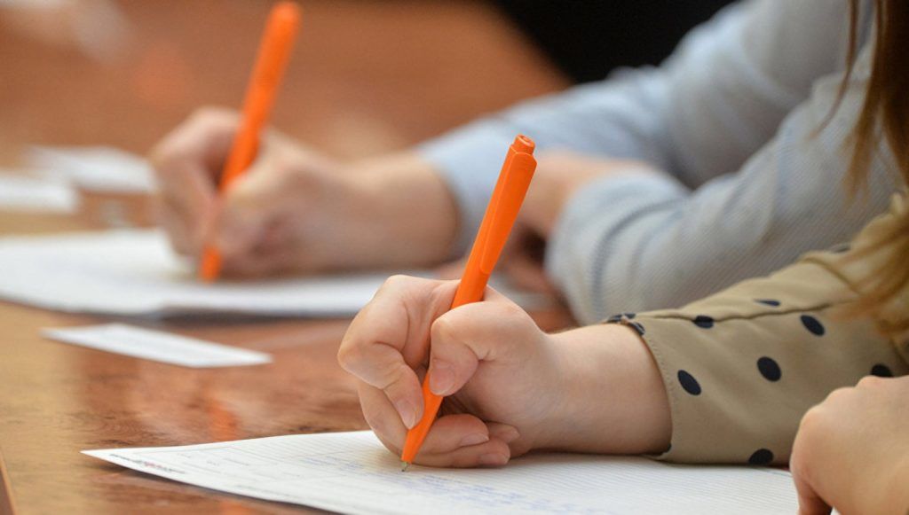 Сегодня выпускники сдают экзамен по истории румын и всемирной истории.