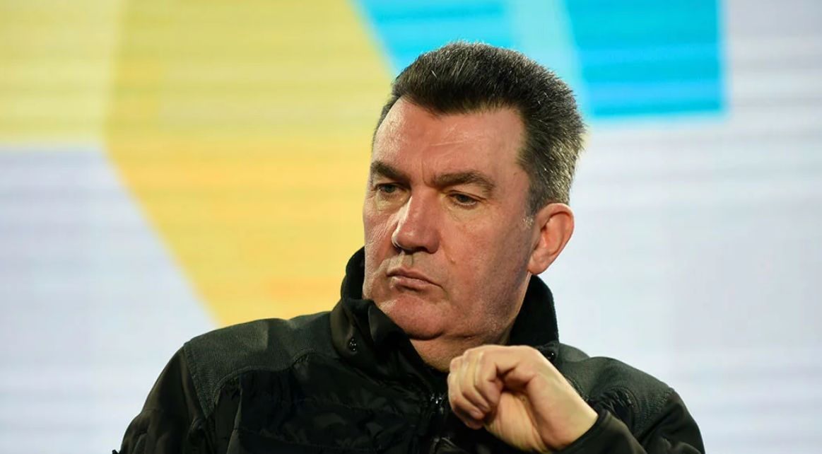 Секретарь СНБО Украины: "Мы Бахмут сдавать не собираемся".