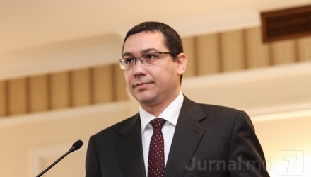 Reducerea taxelor consulare pentru cetățenii moldoveni se va face treptat. Promisiunea a fost făcută de premierul României, Victor Ponta, în cadrul vizitei sale la Chișinău.