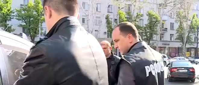 После обысков в ФК "Дачия" в прокуратуру доставили 17 человек.