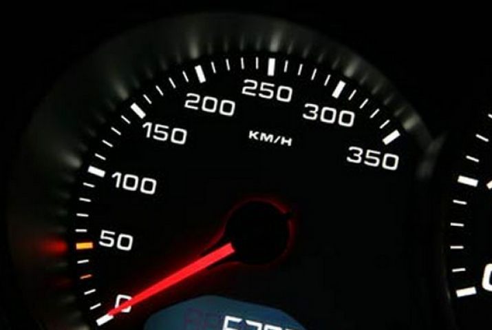 Cea mai frecventă cauză care provoacă accidente este viteza excesivă. Foto: newsmoldova.md