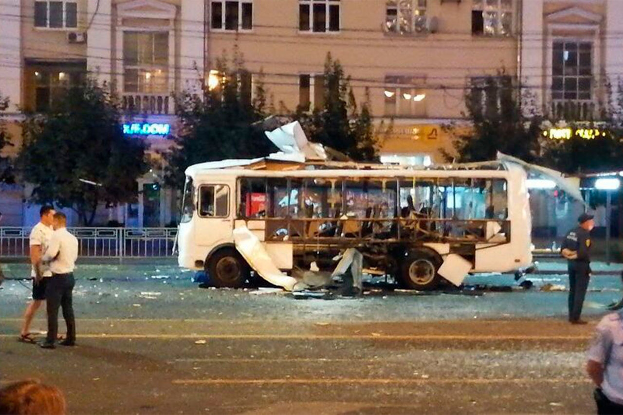 Очевидец взрыва в автобусе в Воронеже рассказал, как спасал пострадавших.
