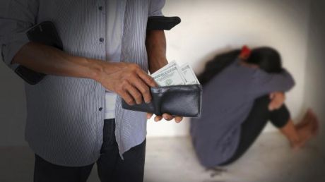 Житель Тирасполя приговорен за нелегальный трафик двух девушек.