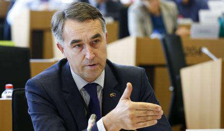 Corupţia pune în pericol suveranitatea Republicii Moldova, iar pentru a o stârpi instituţiile de drept trebuie scoase de sub influenţa politicului.