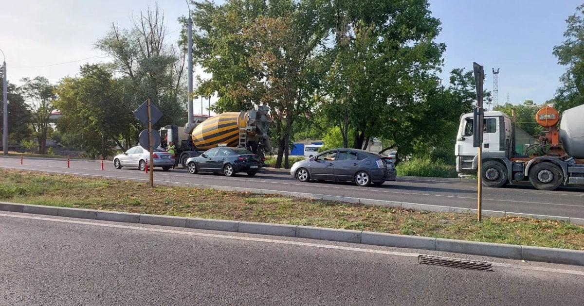 В Кишинёве запрещено перемещение большегрузного транспорта в дневное время.