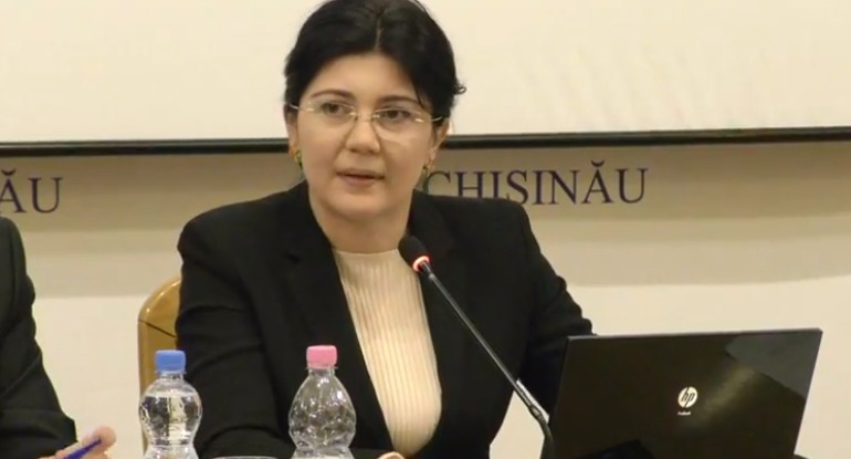 Сильвия Раду заявила, что Новогоднюю ель доставят в столицу этим вечером.