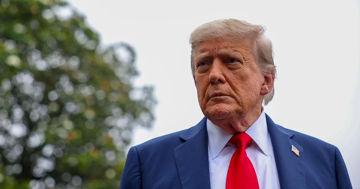 Трамп заявил о "полном контроле неба над Ираном" и потребовал "безоговорочной капитуляции".