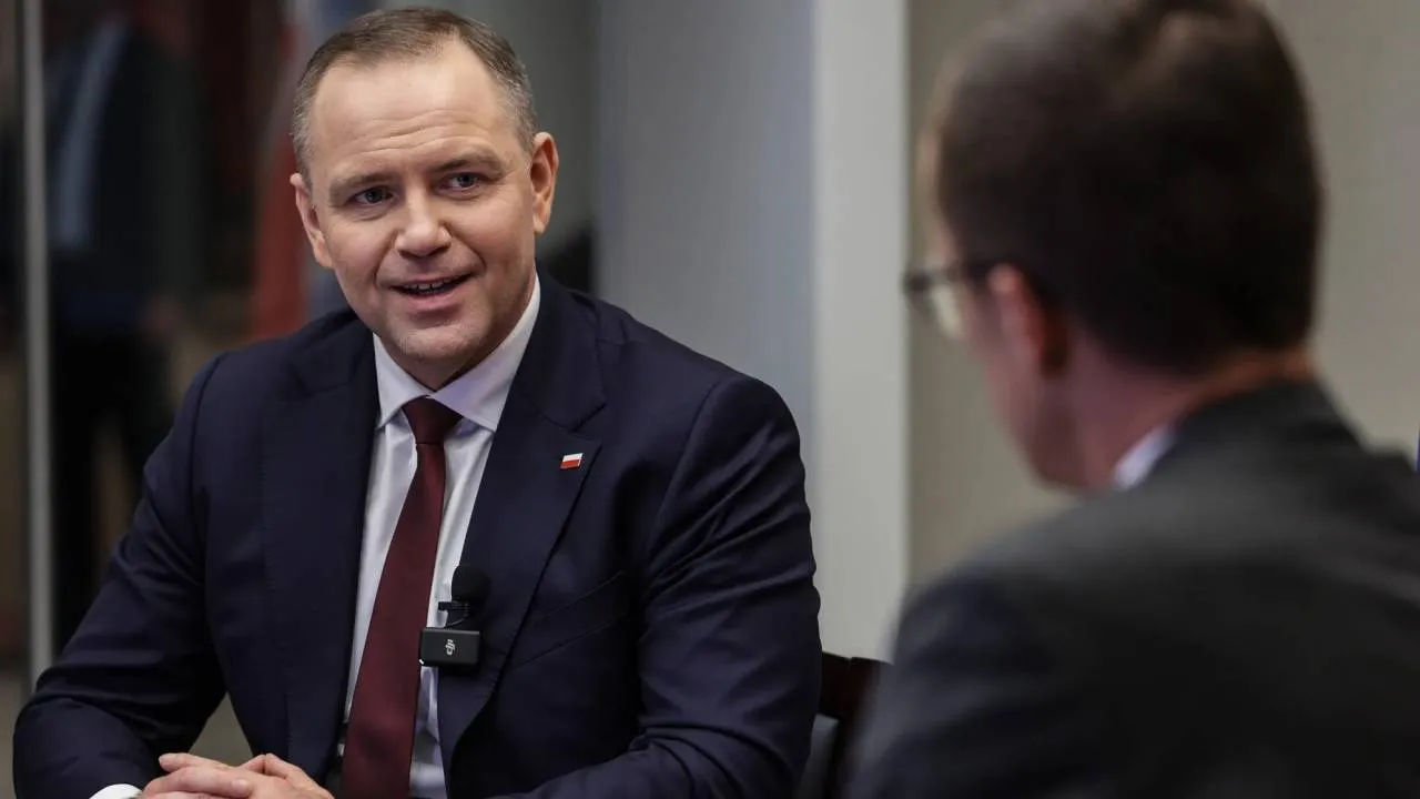 Nawrocki: Consumul public de snus nu este un motiv de scandal.
