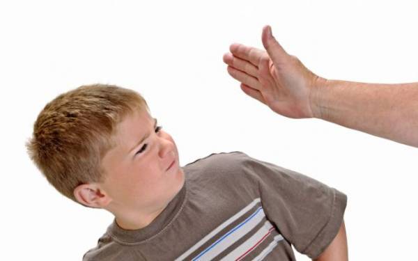 Studiile arată că aplicarea violenţei fizice ca metodă de educare a unui copil are efecte inverse.