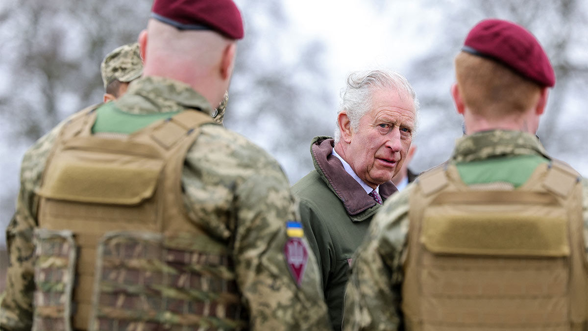 Карл III посетил учения украинских военных на юго-западе Англии.