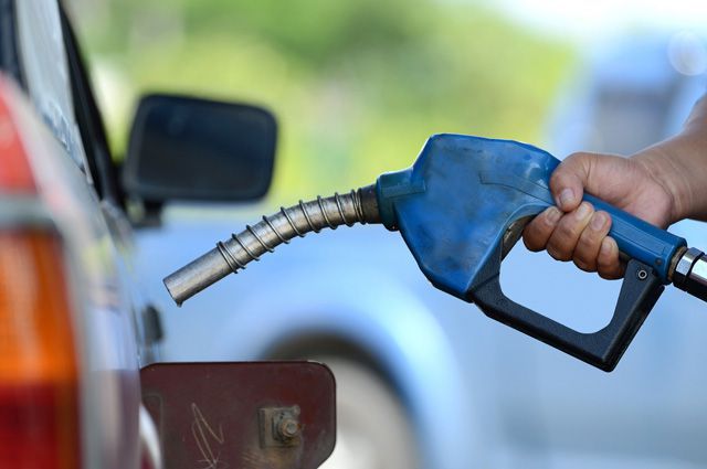 Четыре крупные нефтяные компании объявили о подорожании бензина на 50 банов, в связи с девальвацией национальной валюты.