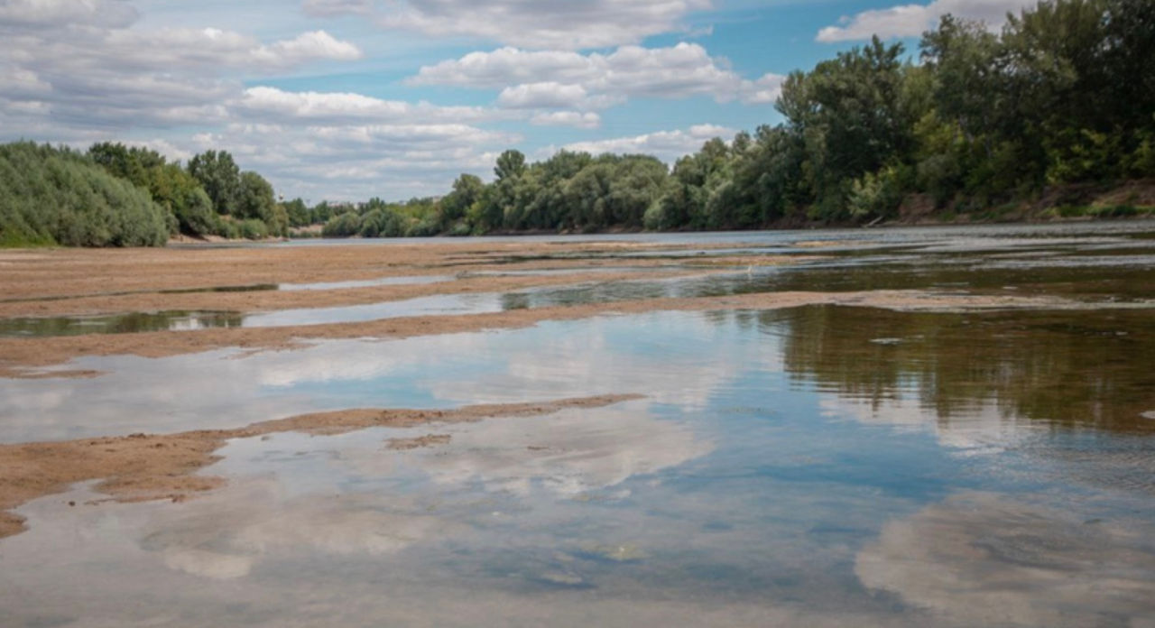Ecologiștii trag un semnal de alarmă: Nistrul își pierde apa și riscă să devină un râu fără viață.