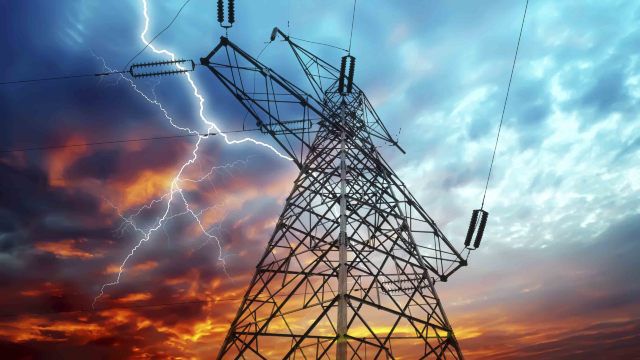 Zeci de kilometri de linii electrice ar putea fi reconstruiți în următorii ani, timp de 24 de luni. Foto: securerf.com